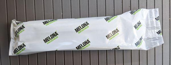 Melona ice cream bar. It was difficult to hold the ice cream without dropping it, so I couldn't take a photo of the inside