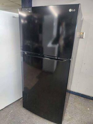 New top and bottom refrigerator with a warranty call 817-431-9274