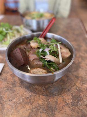 1. Bun Bo Hue Vy Da Dac Biet