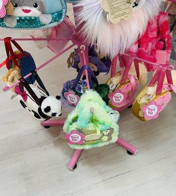 Little purses with pets inside. Perfect for any little fashionistas.