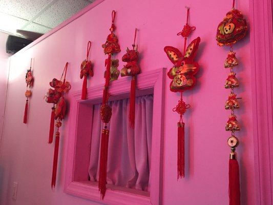 Traditional Chinese decoration！！ Known as Chinese Knots, which symbolized "reunion".