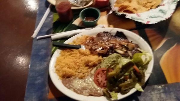 Carne Asada with guacamole salad... hubby like the guacamole. Awesome food!!!