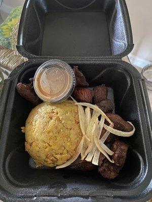 Mofongo con carne frita (fried pork chunks)