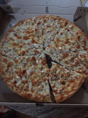 Chicken Alfredo pizza! Really good! People aren't that friendly but the Pizza is good!