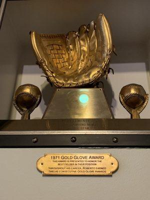 Roberto's golden glove award