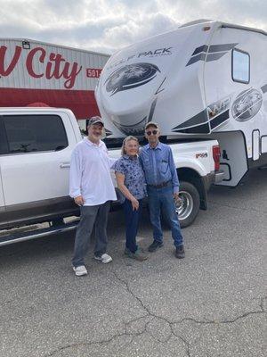 Allan & Winifred Furman & their NEW Cherokee Wolf Pack 320PACK13.5 Toy Hauler. They traveled all the way from Canada to get the "BEST DEAL"!