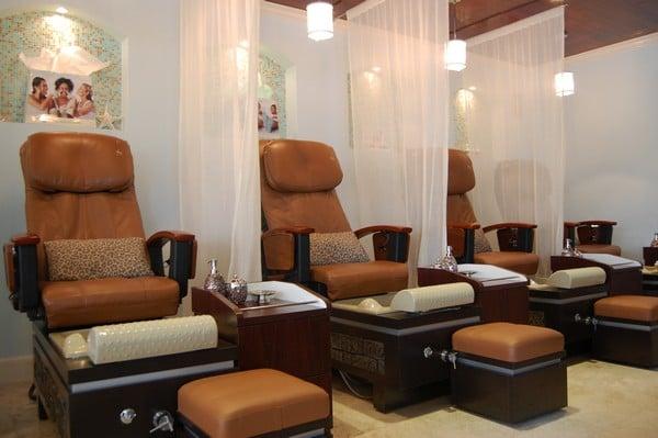 6 Relaxing Spa Pedicure Chairs