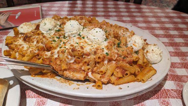 Baked Ziti pasta w/Ricotta balls, Large