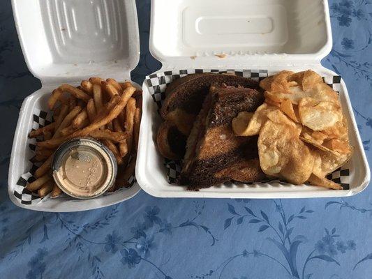 French Fry Basket Small, Reuben with house-made chips (YUM!)