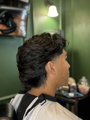 Mullet style with mid taper