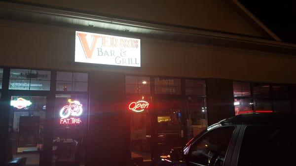 We stopped by late at the Vernon Bar and Grill to check it out.