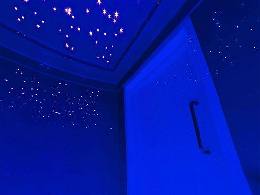 Begin your sensory deprivation treatment with soothing music and ceiling starlight. You have the option of keeping dim lighting on.