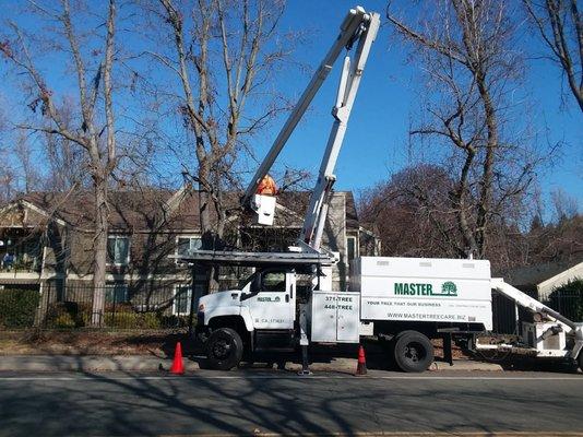 Our 70-foot elevator bucket truck