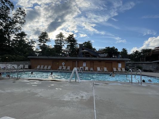 This pool is Max 4'6" deep