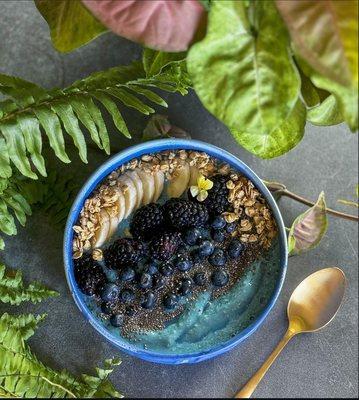 Blue Majik smoothie bowl