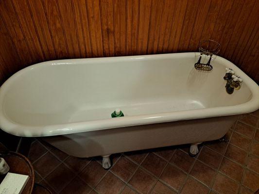 This tub was wonderful to soak in. It was long and deep. There was plenty of hot water and a lovely walk-in shower nearby.