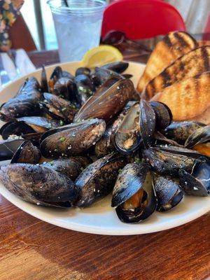 Mussels Steamed in Wine