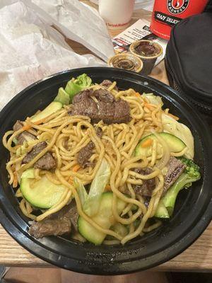 Steak teriyaki yakisoba noodles bowl