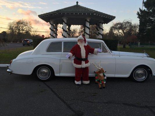 Rolls Royce 1958 Phantom 5 With Santa!