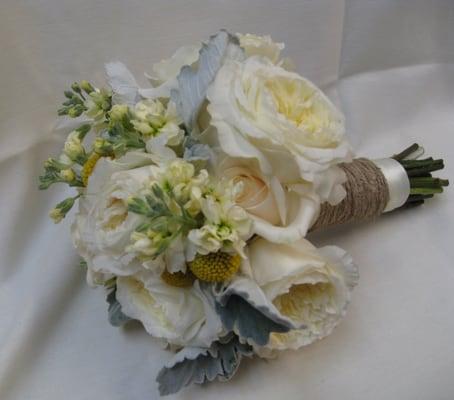 Casual burlap wrapped bouquet