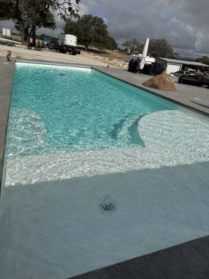 Fiberglass swimming pool