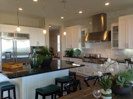 A beautiful kitchen featuring our newest color, Shaker White!