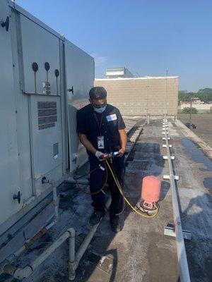 Charging rooftop unit low refrigerant.