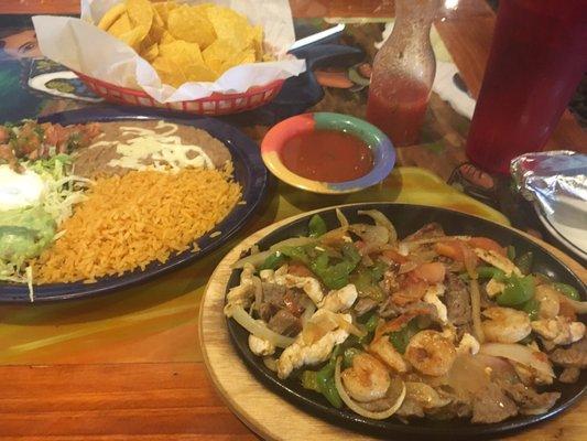 Jalisco fajitas with all the fixings.