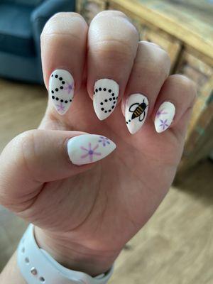 Phenomenal bumblebee nails! I love them.