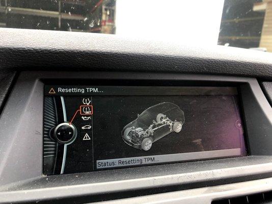 X5 tire sensors come pre programmed, but Owner does have Bosch computer that programs TPMS tire pressure sensors.