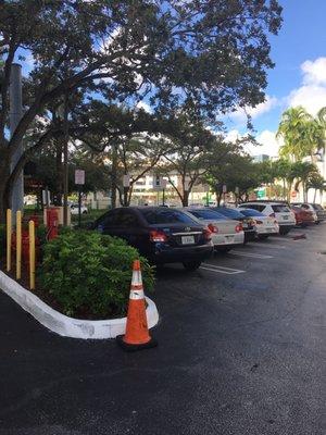 Teeny tiny parking lot mostly a sign for shuttle buses, not for MRI center