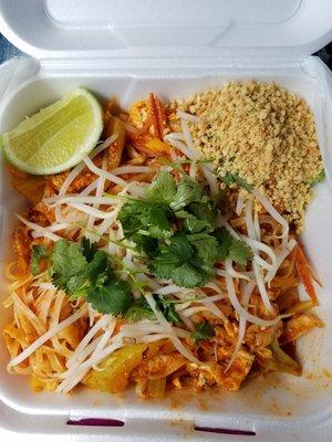 Chicken phad thai Thai