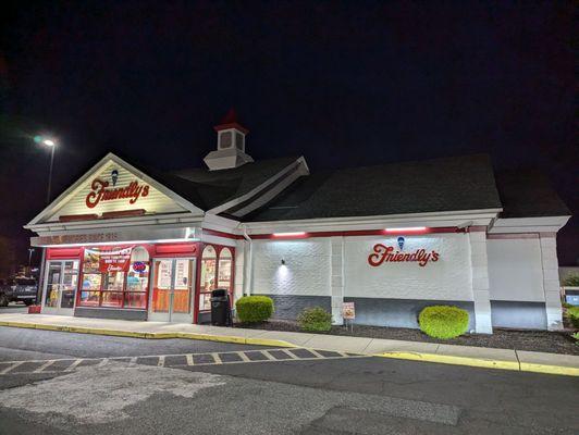 The restaurant in the evening