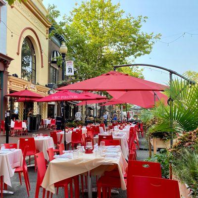 Red Bank blocked off the entire Broad Street for outdoor dining.