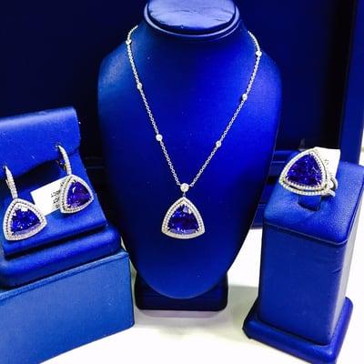 Tanzanite set that include pendant ring and earrings