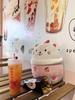 so cute!! paradise fruit tea (added hint of rose syrup) with original bubble waffle