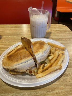 Torta Milanesa de Pollo, Horchata