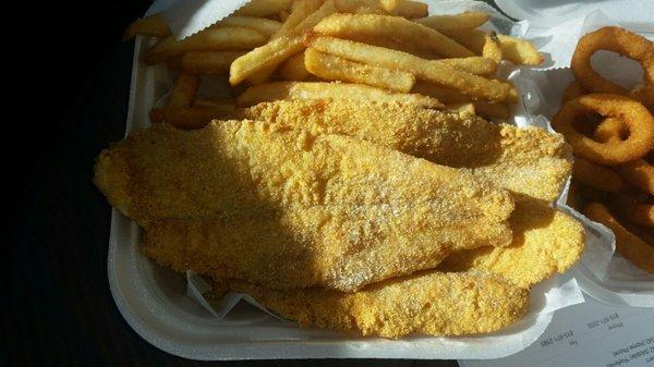 Superb catfish filets. Cooked to order. Ask for lemon pepper seasoning.