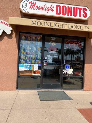 Moonlight Donuts