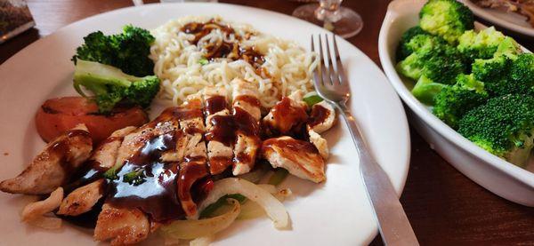 Fire grilled chicken (lunch entree) side broccoli