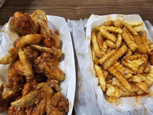 Wings and fries W/ mild sauce