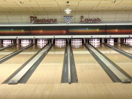 18 lanes for fun or serious bowlers.