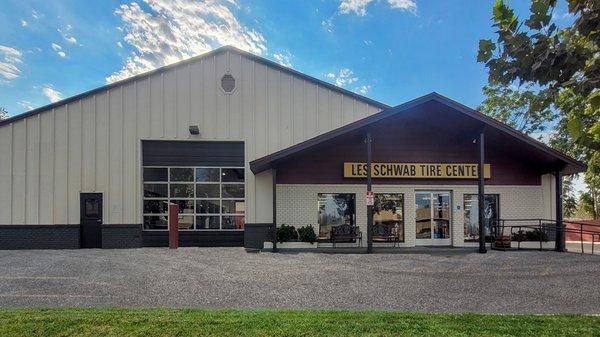 Les Schwab Tire Center