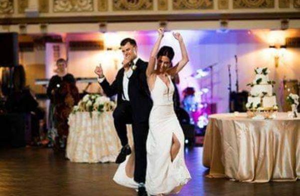 Wedding couple dancing a Swing Wedding dance.