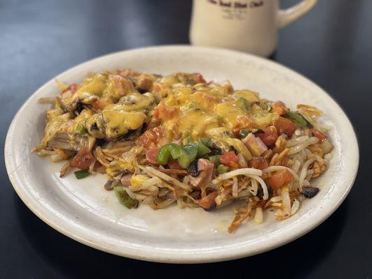 Half-order Red Hut Rosti with added green peppers, tomato, mushrooms,  onion & ham.