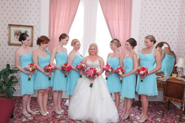 Bouquets for the bride and bridesmaids by Naperville Florist.