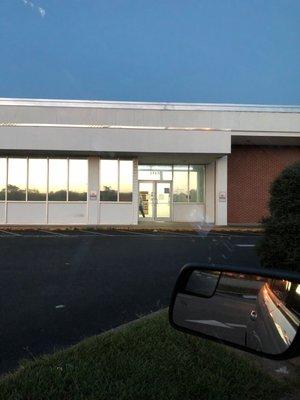 It's lonely @ the post office on a Sunday.