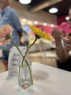 Table display is cute! Can you belieb the flowers are all real???