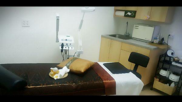 Facial, Eyelash extensions, waxing room