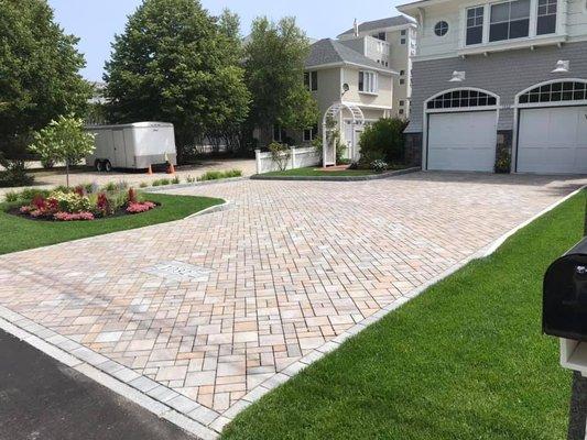 Hardscape Driveway with Custom engraved granite